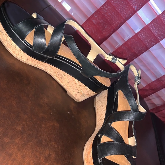 Reba - Picture 3 of 3